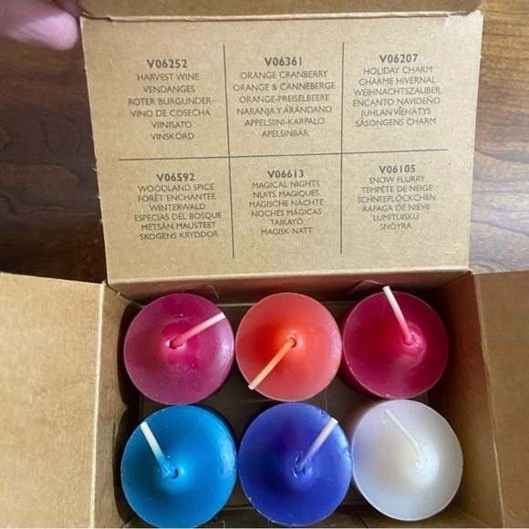 PartyLite 17 Votives of the 2004 Holiday Sampler Candles - Picture 4 of 5